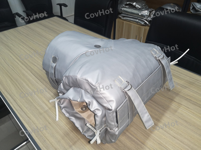 ? ? ? ?冬季氣溫逐漸變冷，我們大家自覺不自覺的都穿上了厚厚的衣服御寒。那么問題來了，我們的設備是否“穿暖”了？要不要穿些東西？穿哪些可以溫暖過冬？ ? ? ? ?石油，電力，化工等很多行業裝置每年冬季都會開展設備防凝凍工作，目的就是不凍壞一臺設備、一條管線。設備凝凍只是因為環境溫度的降低，解決這個問題常規來說不外乎就是做保溫。 ? ? ? ?為此，科好特開發了可以與閥門及設備一同工作的可拆裝保溫產品，安裝和拆卸變得容易，可反復使用。<a href=http://www.hztom.com/e/tags/?tagname=%E9%98%80%E9%97%A8%E4%BF%9D%E6%B8%A9 target=_blank class=infotextkey>閥門保溫</a>產品用材屬于輕質柔性無石棉材料，在高度復雜和狹窄的區域同樣可以很好使用，無論是截止閥、球閥等均可安裝。通常用戶只需提供閥門名稱型號和同一型號數量清單即可訂購相應的可拆卸<a href=http://www.hztom.com/e/tags/?tagname=%E9%98%80%E9%97%A8%E4%BF%9D%E6%B8%A9%E5%A5%97 target=_blank class=infotextkey><a href=http://www.hztom.com/e/tags/?tagname=%E9%98%80%E9%97%A8%E4%BF%9D%E6%B8%A9 target=_blank class=infotextkey>閥門保溫</a>套</a>了，特殊類型需要提供詳細規格或尺寸。可拆卸<a href=http://www.hztom.com/e/tags/?tagname=%E9%98%80%E9%97%A8%E4%BF%9D%E6%B8%A9 target=_blank class=infotextkey>閥門保溫</a>產品外觀漂亮整潔、表面可擦洗，環保，無污染。 ? ? ? ?給閥門穿上“保暖衣”，給企業“錦上添花”！